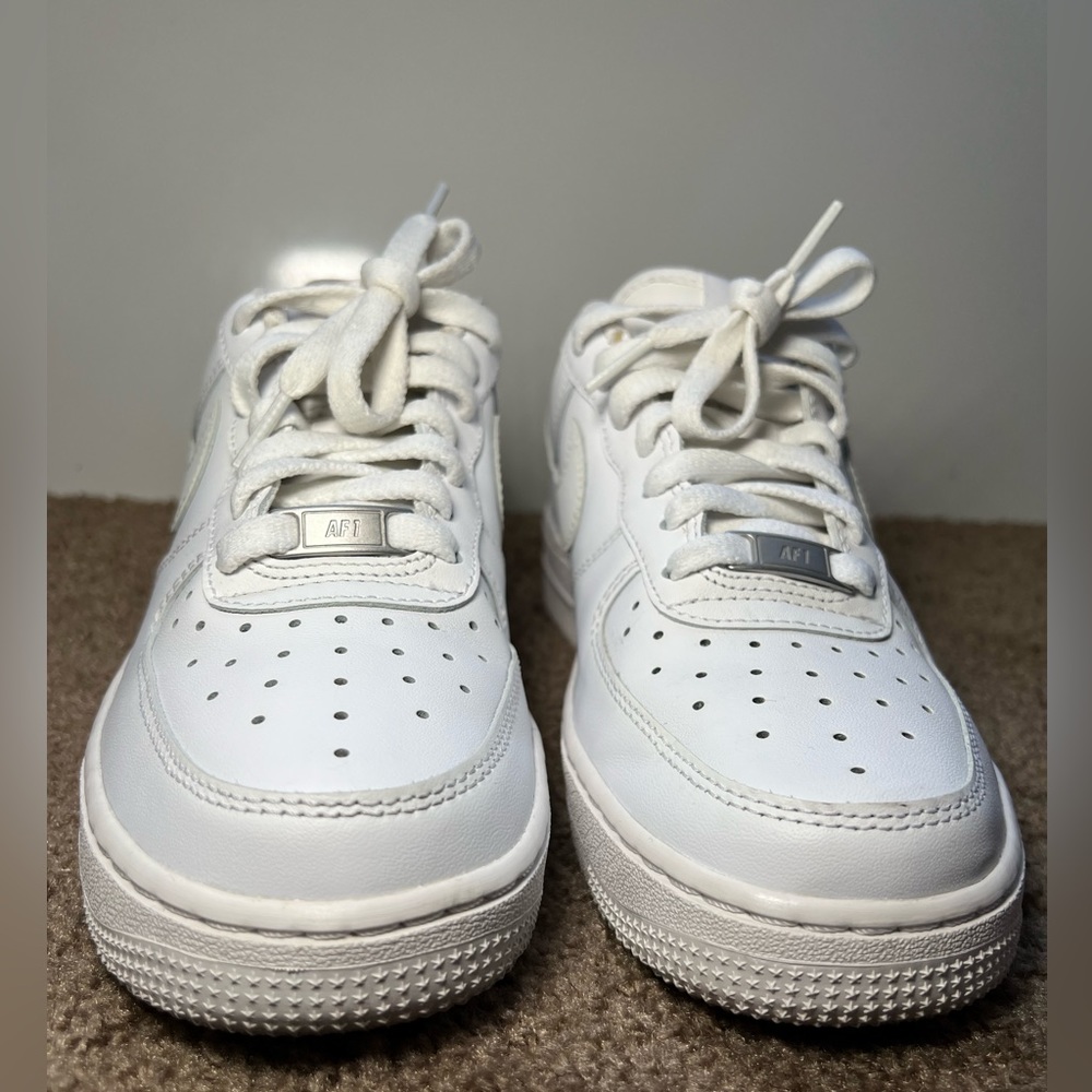 Nike White Air Force 1’s Women US 7. Gently worn, Great Condition